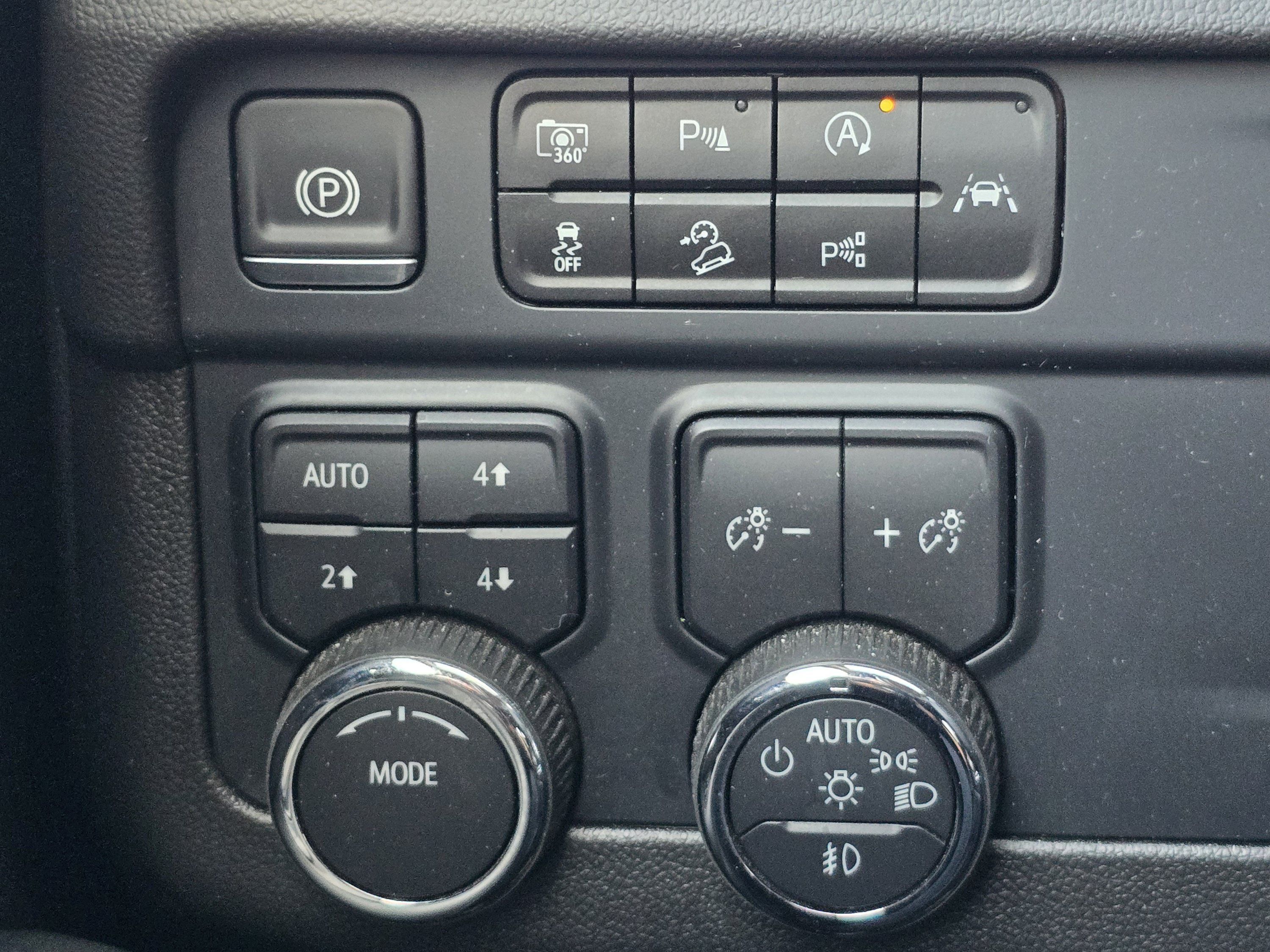 Used 2025 Chevrolet Suburban Z71 AWD/4WD image 17