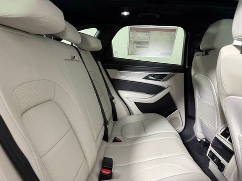 Used 2025 Jaguar F-PACE R-Dynamic S image 32