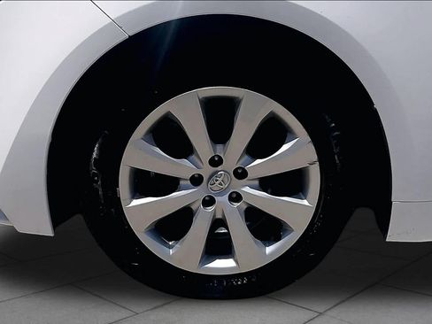 Used 2025 Toyota Corolla LE FWD image 11