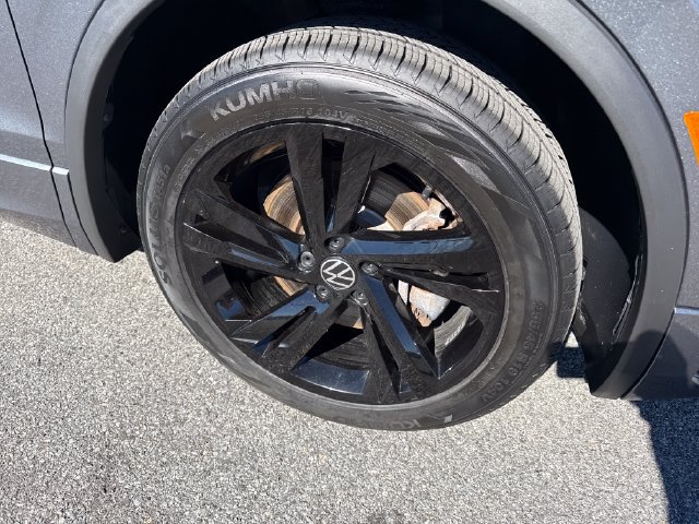 Certified 2023 Volkswagen Tiguan SE R-Line AWD/4WD image 11