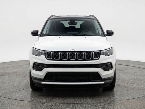 Used 2025 Jeep Compass Limited image 2