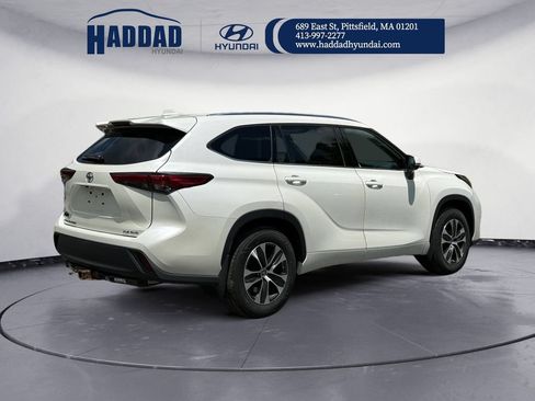 Used 2021 Toyota Highlander XLE AWD/4WD image 5