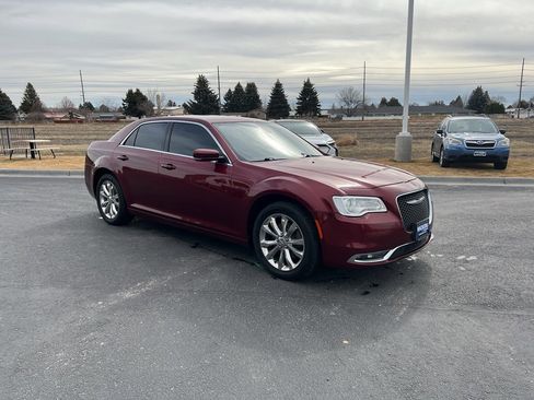 Used 2018 Chrysler 300 Touring L image 6