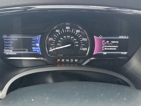 Used 2017 Lincoln Navigator Select image 22