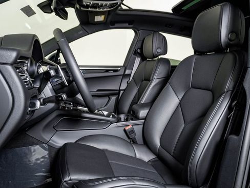 New 2026 Porsche Macan image 5