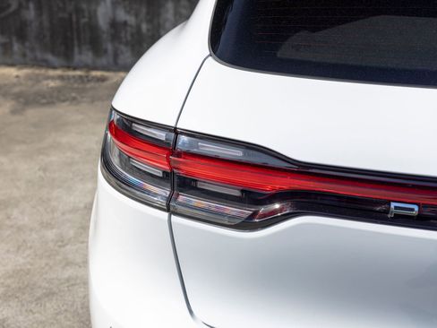 Certified 2026 Porsche Macan AWD/4WD image 18