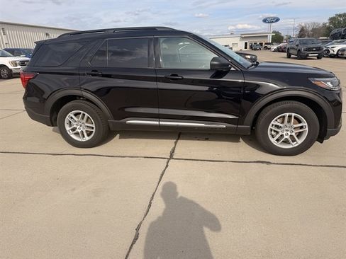 Certified 2025 Ford Explorer Active AWD/4WD image 2