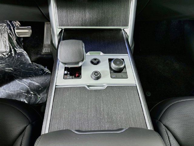 New 2027 Land Rover Range Rover Long Wheelbase SE AWD/4WD image 17