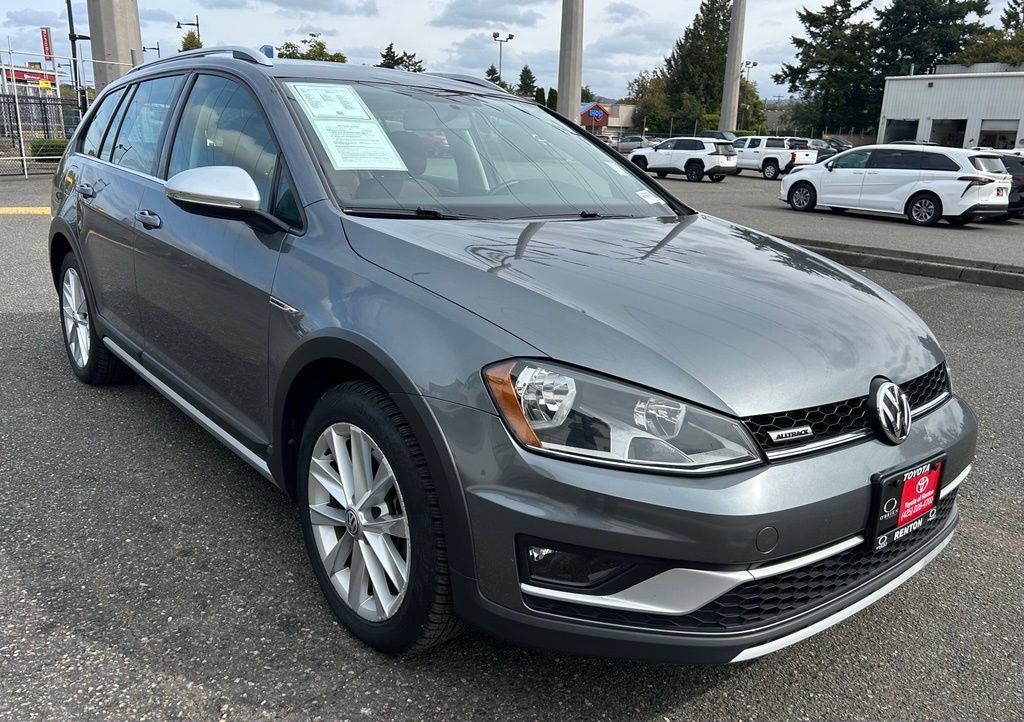 Used 2017 Volkswagen Golf Alltrack SE AWD/4WD image 3