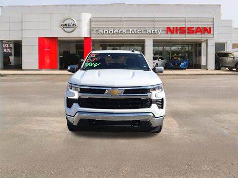Used 2025 Chevrolet Silverado 1500 LT image 8