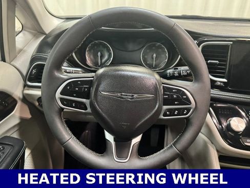 Used 2024 Chrysler Pacifica Limited image 16
