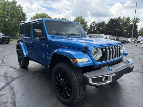 Certified 2024 Jeep Wrangler Unlimited Sahara AWD/4WD image 1