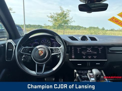 Used 2021 Porsche Cayenne S AWD/4WD image 2