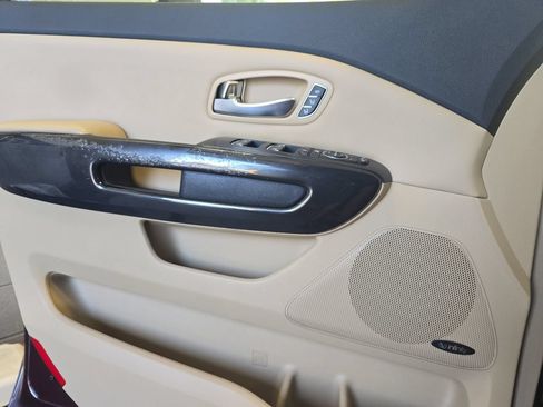 Used 2015 Kia Sedona SX FWD image 28