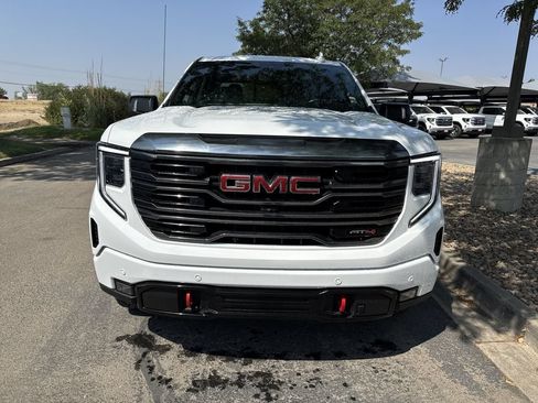 Used 2023 GMC Sierra 1500 AT4 w/ AT4 Preferred Package AWD/4WD image 4