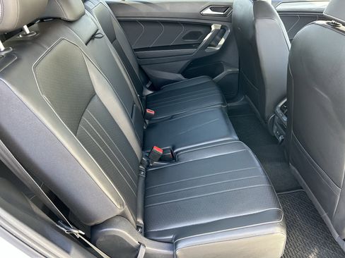 Used 2024 Volkswagen Tiguan SE FWD image 11