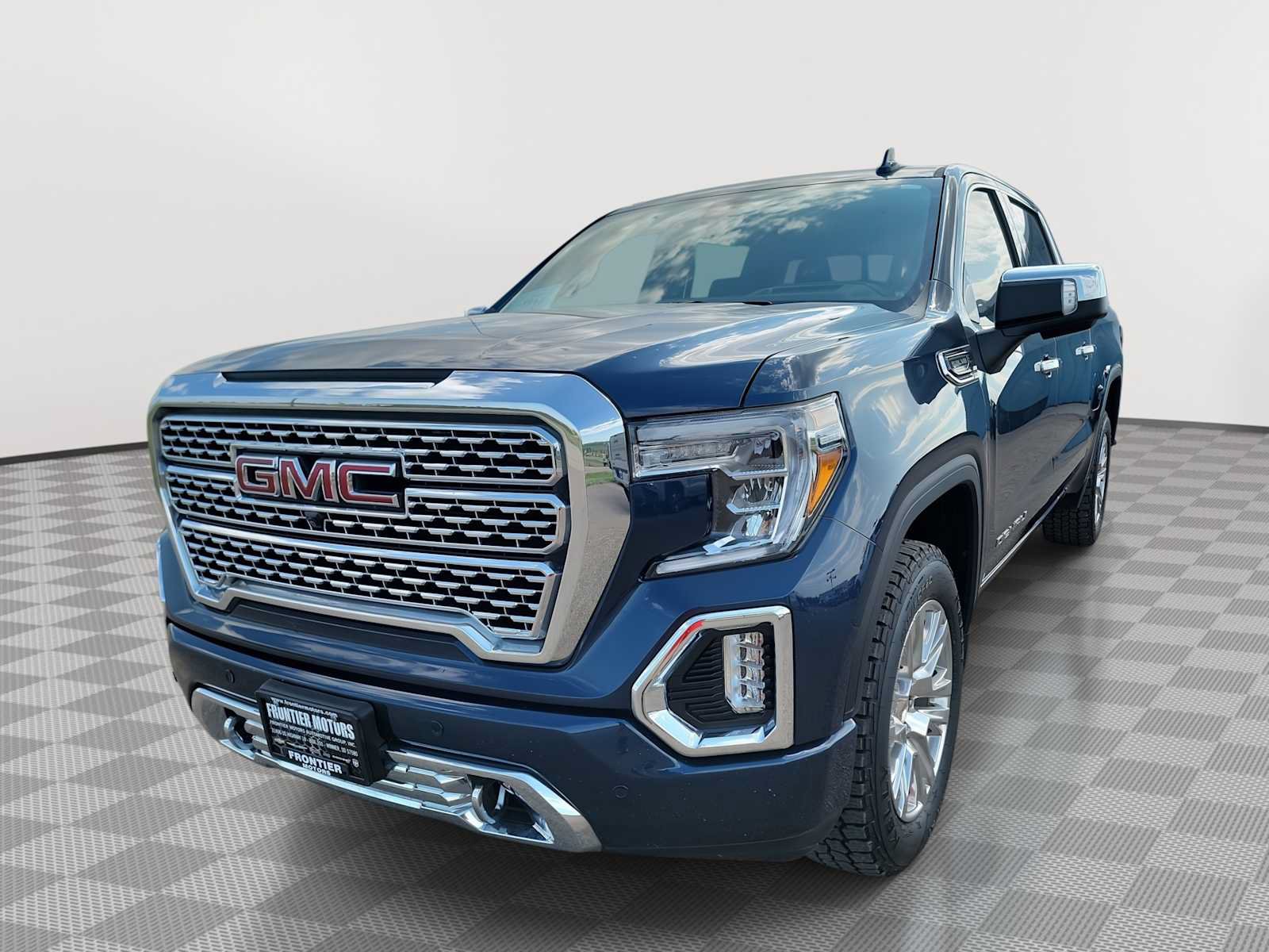 Used 2020 GMC Sierra 1500 Denali w/ Technology Package AWD/4WD image 1