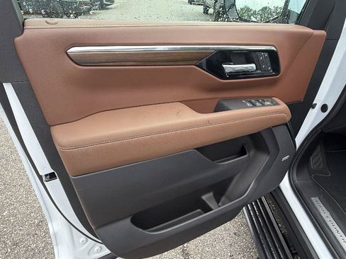 New 2026 Chevrolet Tahoe High Country AWD/4WD image 15