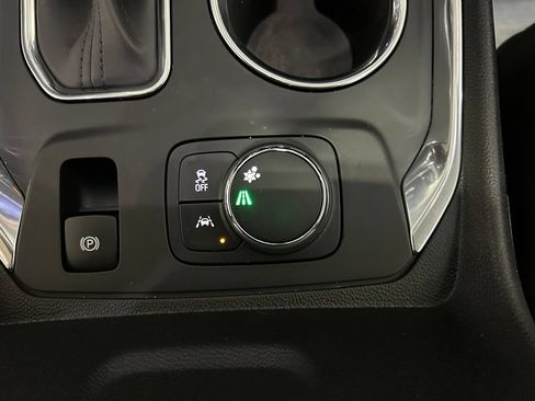 Used 2021 Chevrolet Traverse LT w/ LT Premium Package FWD image 24