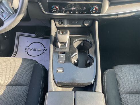 Used 2025 Nissan Rogue SV FWD image 14