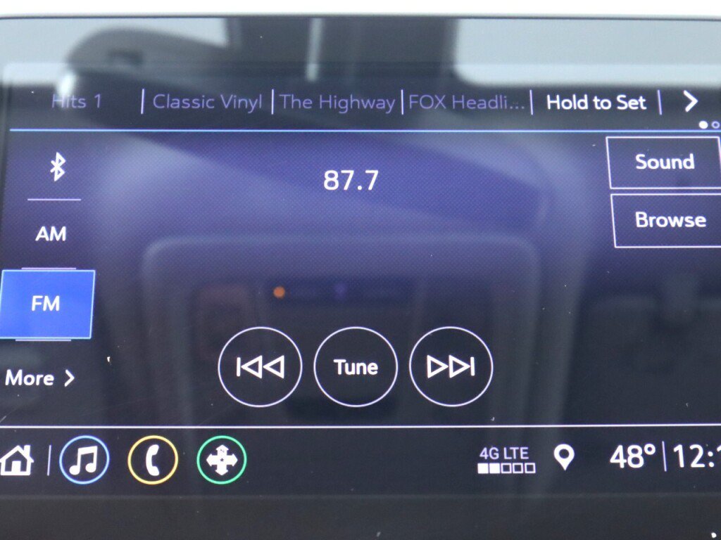 Used 2020 Chevrolet Equinox Premier w/ LPO, Floor Liner Package AWD/4WD image 16