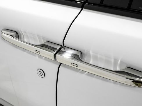 Used 2022 Rolls-Royce Cullinan Black Badge image 34