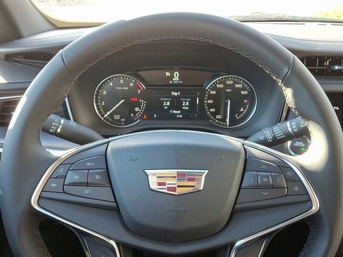 New 2026 Cadillac XT5 Luxury image 9