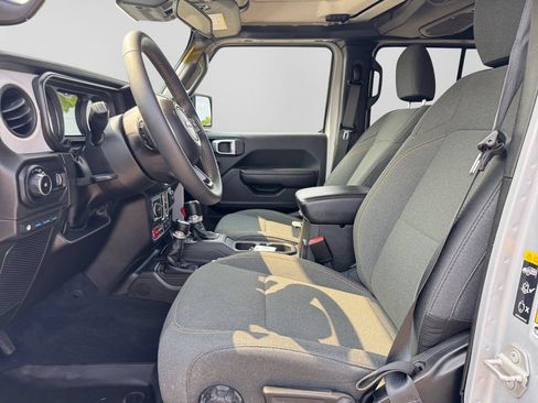 Used 2024 Jeep Wrangler Unlimited AWD/4WD image 20