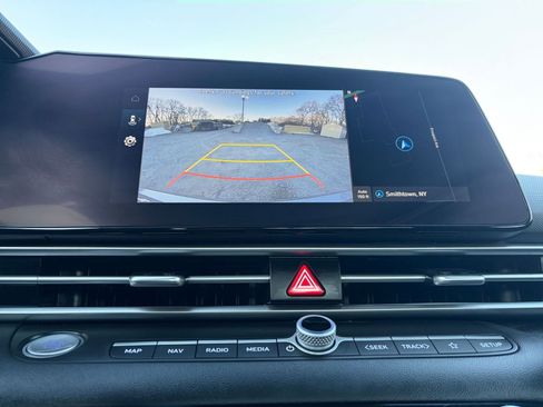 Used 2025 Hyundai Elantra SEL image 17