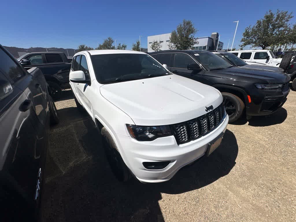 Used 2020 Jeep Grand Cherokee Altitude AWD/4WD image 2