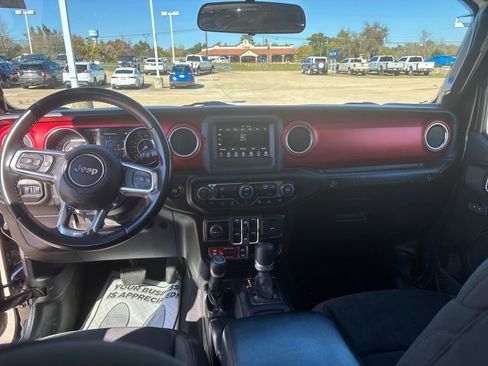 Used 2021 Jeep Wrangler Unlimited Rubicon w/ Xtreme Recon 35" Tire Package image 13