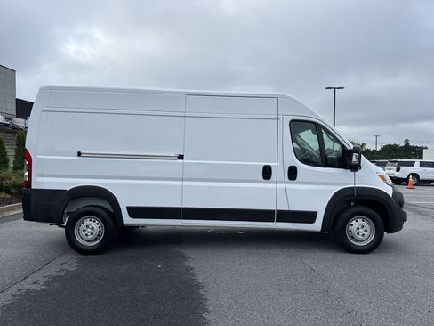 Used 2023 RAM ProMaster 2500 FWD image 11