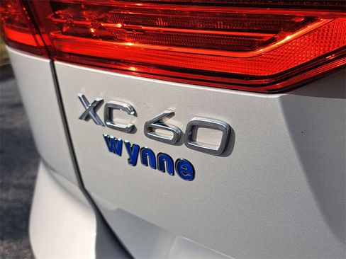 Used 2023 Volvo XC60 B5 Ultimate w/ Climate Package image 29