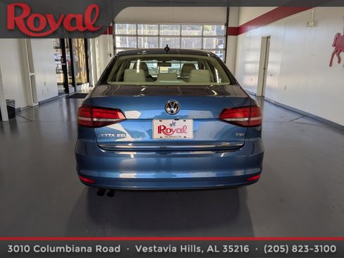 Used 2017 Volkswagen Jetta SEL image 3