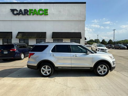 Used 2017 Ford Explorer XLT AWD/4WD image 17