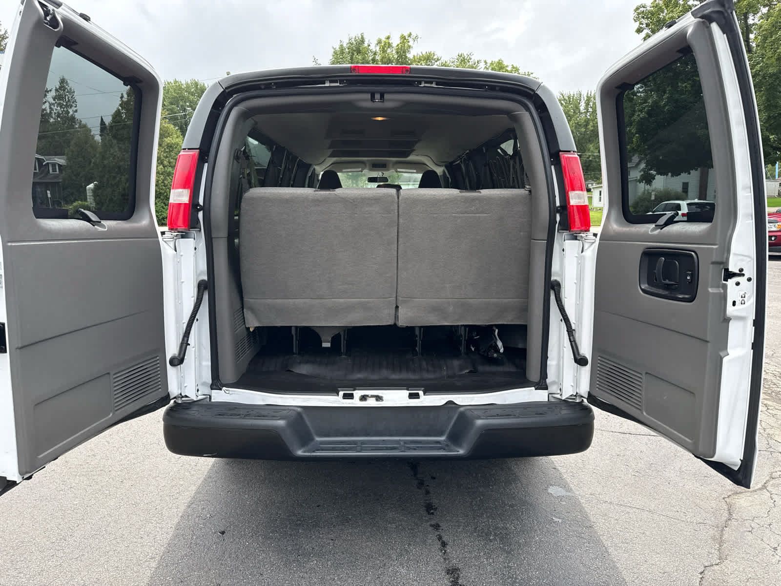 Used 2019 Chevrolet Express 3500 LS RWD image 15
