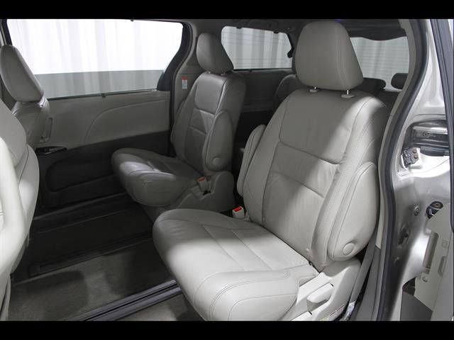 Used 2017 Toyota Sienna XLE Premium AWD/4WD image 19