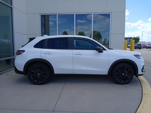 Used 2023 Honda HR-V Sport image 6