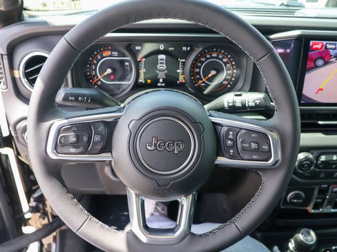 New 2026 Jeep Wrangler Unlimited Sahara AWD/4WD image 29