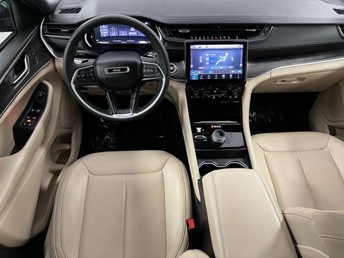 Used 2024 Jeep Grand Cherokee Limited image 29