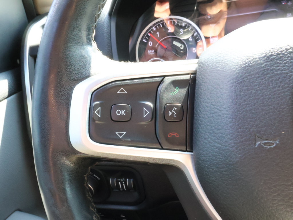 Used 2019 RAM 1500 4x4 Crew Cab image 23