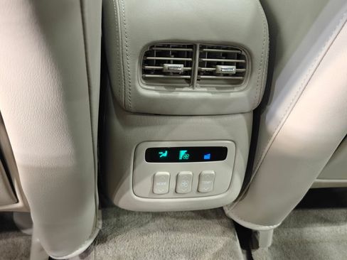 Used 2003 Cadillac De Ville DTS w/ Premium Luxury Package FWD image 26