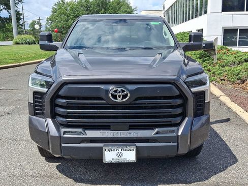 Used 2022 Toyota Tundra SR5 w/ SR5 Convenience Package AWD/4WD image 2