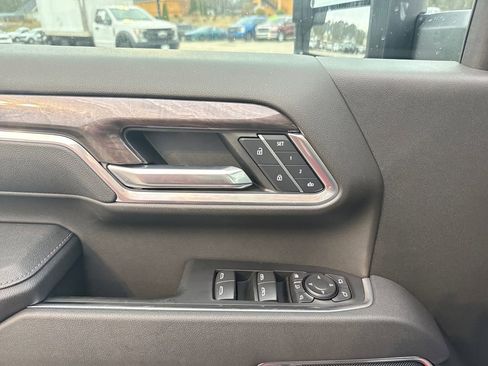 Used 2025 Chevrolet Silverado 2500 LTZ w/ LTZ Plus Package image 13