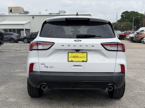 Used 2021 Ford Escape SE w/ SE Sport Appearance Package FWD image 4