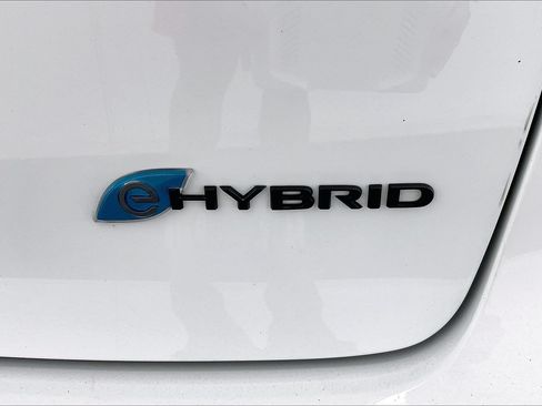 Used 2024 Chrysler Pacifica Limited FWD image 7