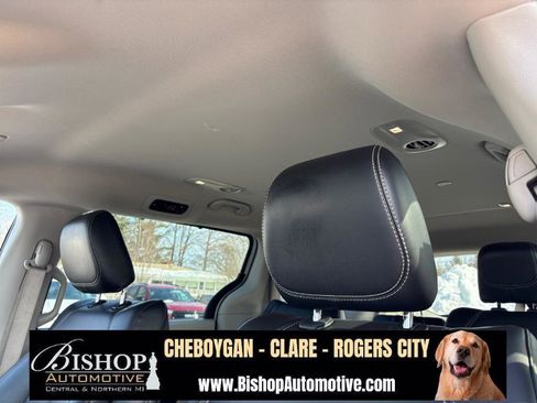 Used 2023 Chrysler Pacifica Touring-L image 27