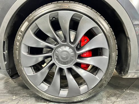 Used 2024 Tesla Model Y Performance AWD/4WD image 11