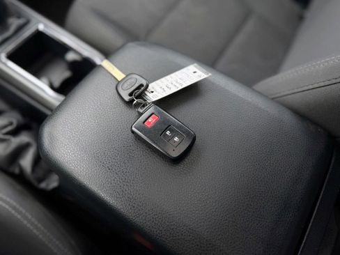 Used 2017 Toyota Tacoma TRD Off-Road image 21