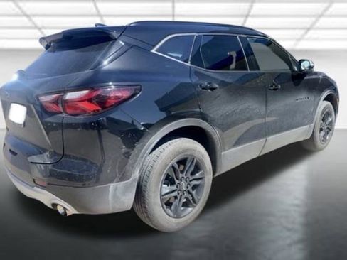 Used 2022 Chevrolet Blazer LT image 2